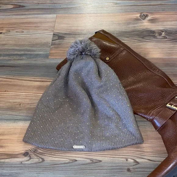 Steve Madden Tan / Olive Knit Beanie with  gold accents - one size - winter hat - Picture 3 of 8